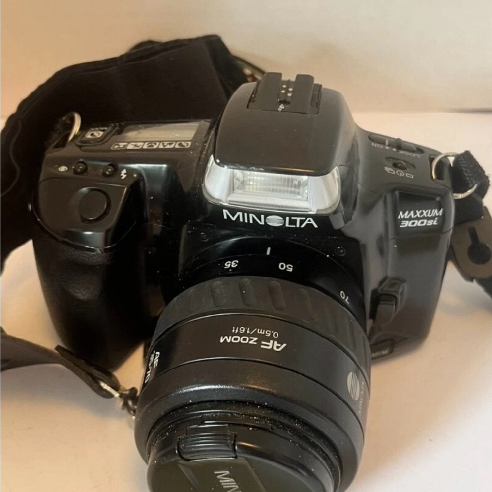 Minolta Maxxum 300si Black Camera